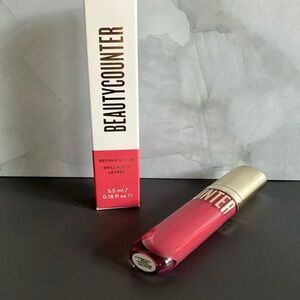 New in box Beautycounter beyond gloss Color-Dahlia